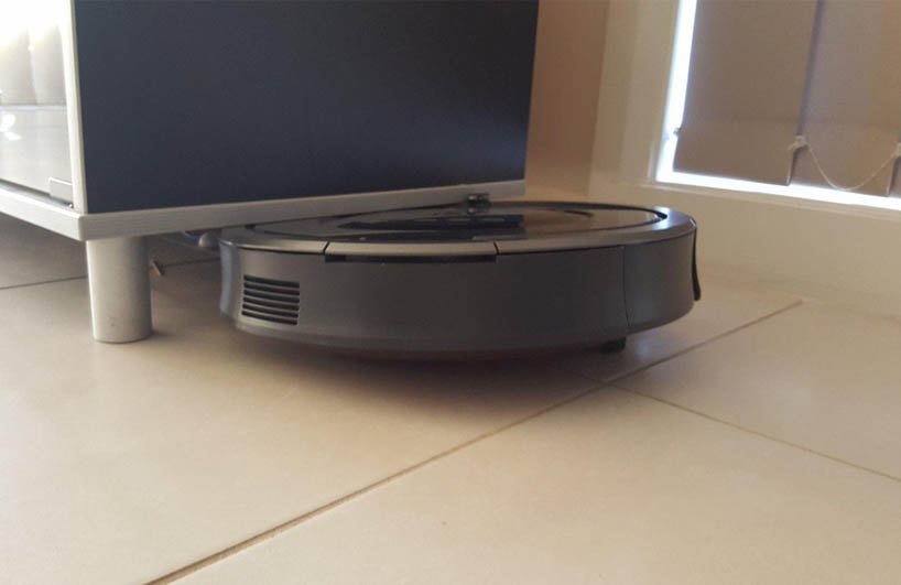 robot hút bụi Roomba bị kẹt