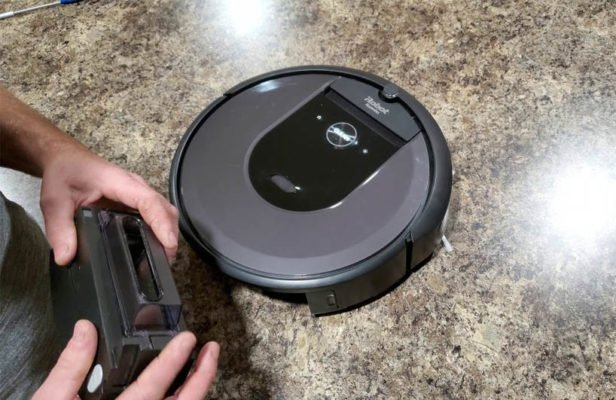 cách vệ sinh thùng rác Roomba